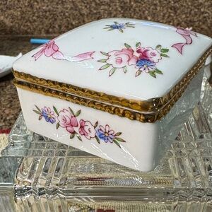 VINTAGE I. W. RICE & CO IRICE IMPORT JAPAN TRINKET DRESSER COVERED BOX